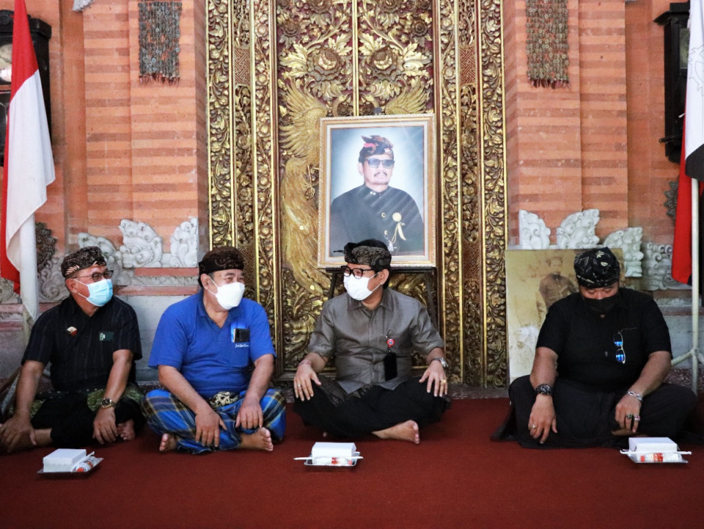 Pemkab Badung Melayat ke Puri Pemecutan